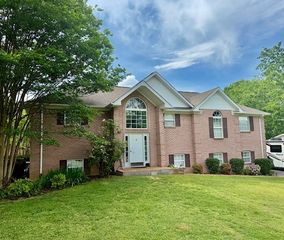 80 Oak Valley Dr, Spring Hill, TN 37174