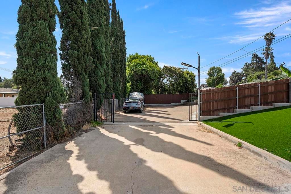 Image 6 of property listing at 1157 Via Loma Vis, El Cajon, CA 92019