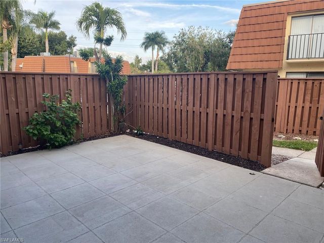 5245 Cedarbend DR # 2, Fort Myers, FL 33919