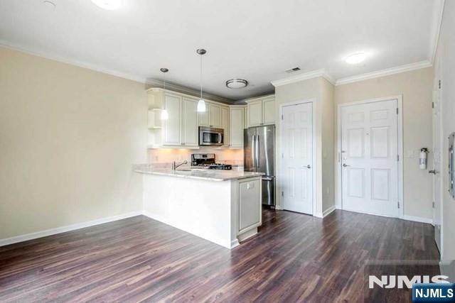 55 E Emerson Plaza 203, Emerson, NJ 07630