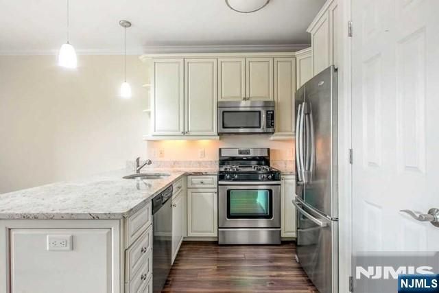 55 E Emerson Plaza 203, Emerson, NJ 07630