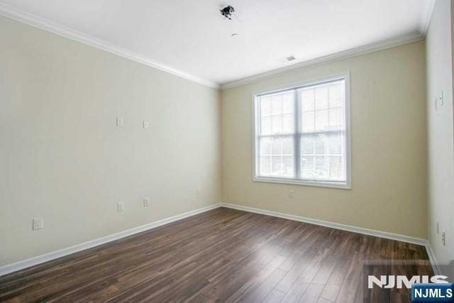55 E Emerson Plaza 203, Emerson, NJ 07630