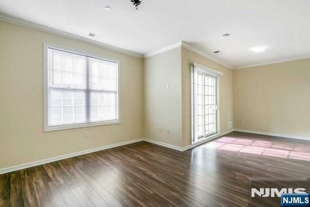 55 E Emerson Plaza 203, Emerson, NJ 07630