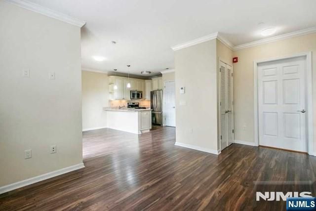 55 E Emerson Plaza 203, Emerson, NJ 07630