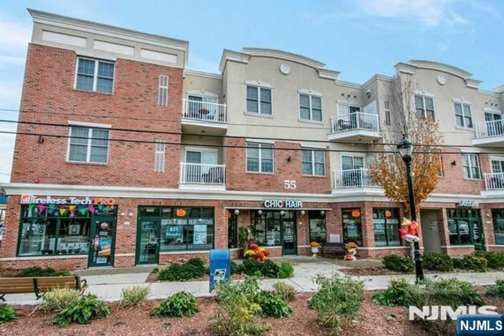 55 E Emerson Plaza 203, Emerson, NJ 07630