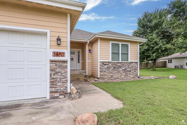 3857 Hunters Circle, Manhattan, KS 66502