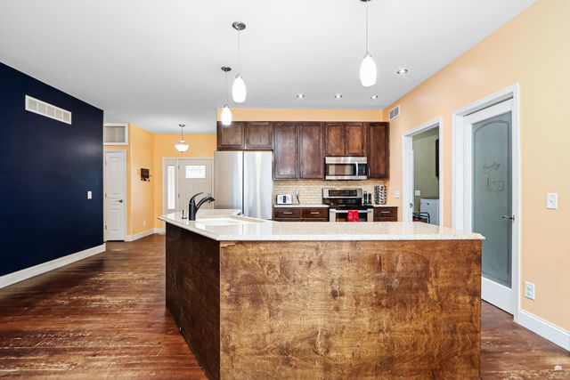 3857 Hunters Circle, Manhattan, KS 66502