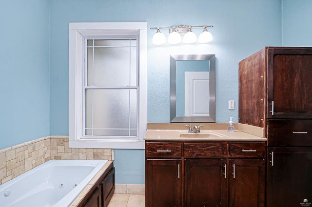 3857 Hunters Circle, Manhattan, KS 66502