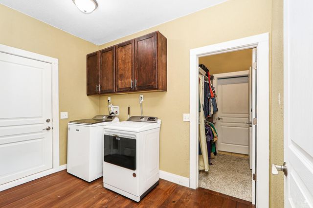 3857 Hunters Circle, Manhattan, KS 66502