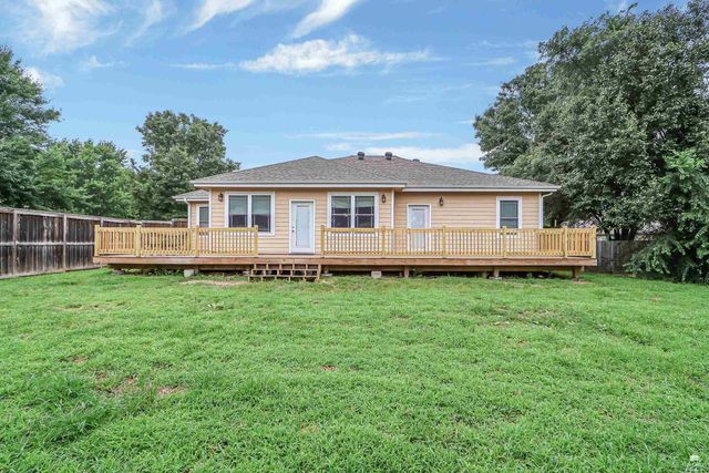 3857 Hunters Circle, Manhattan, KS 66502