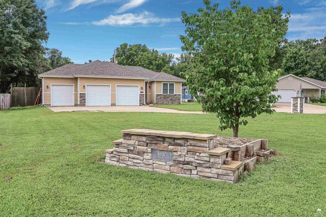 3857 Hunters Circle, Manhattan, KS 66502