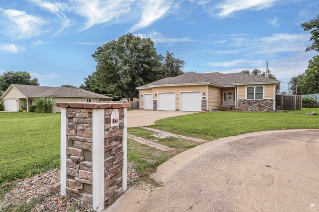 3857 Hunters Circle, Manhattan, KS 66502