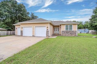 3857 Hunters Circle, Manhattan, KS 66502