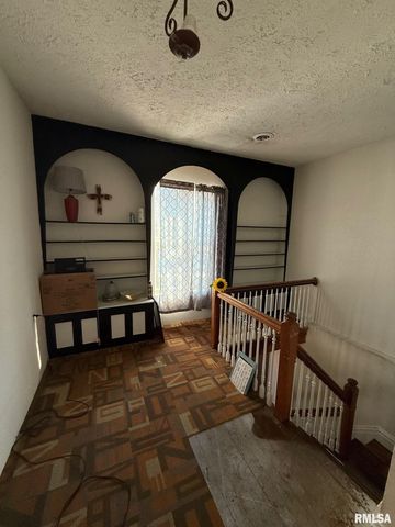 619 N 12TH, Petersburg, IL 62675