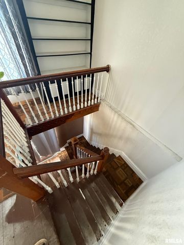 619 N 12TH, Petersburg, IL 62675