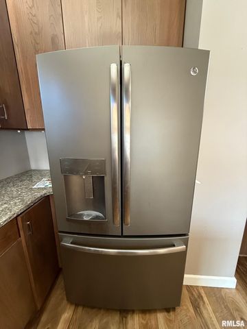 619 N 12TH, Petersburg, IL 62675