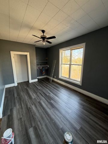 619 N 12TH, Petersburg, IL 62675