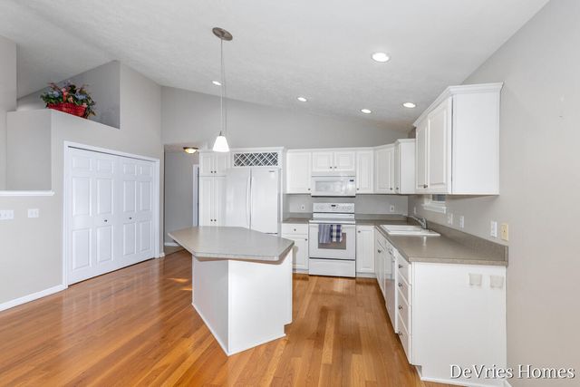 3774 Rain Tree Avenue 9, Hudsonville, MI 49426