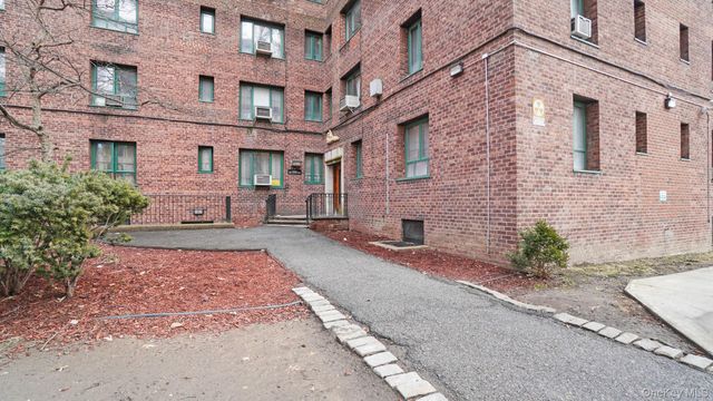 2049 McGraw Avenue 2C, Bronx, NY 10462