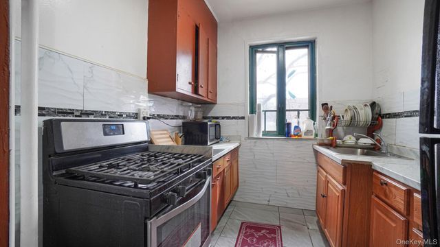 2049 McGraw Avenue 2C, Bronx, NY 10462