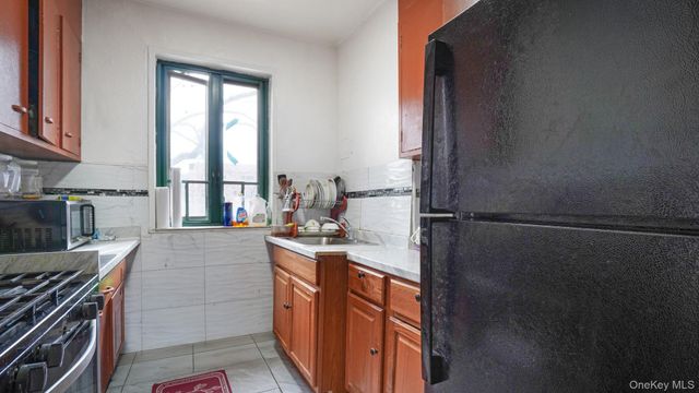 2049 McGraw Avenue 2C, Bronx, NY 10462
