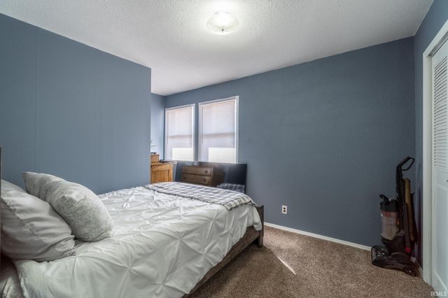 8700 E Circle Drive, Kendallville, IN 46755