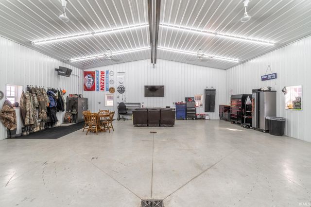 8700 E Circle Drive, Kendallville, IN 46755