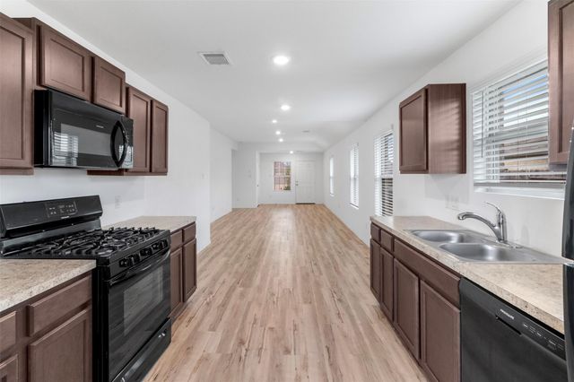 8706 Wooster Trails Drive, Baytown, TX 77521