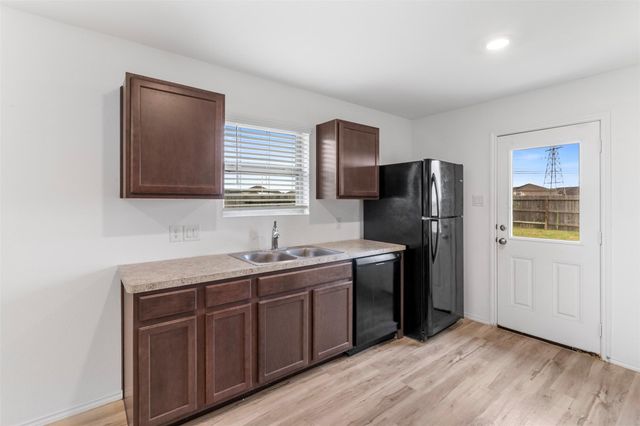 8706 Wooster Trails Drive, Baytown, TX 77521