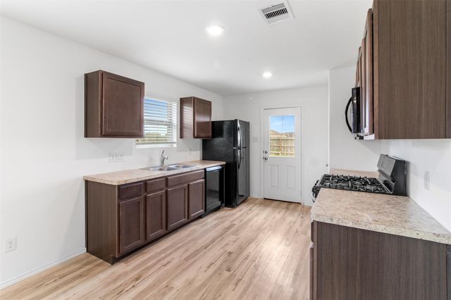 8706 Wooster Trails Drive, Baytown, TX 77521