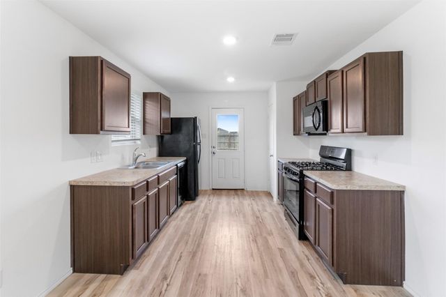 8706 Wooster Trails Drive, Baytown, TX 77521