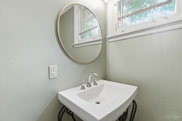 2840 Pine Grove Avenue, Cincinnati, OH 45208