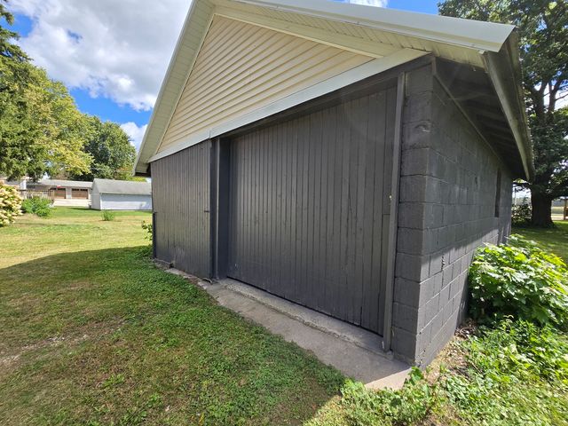 103 W Cherokee Avenue W, Shabbona, IL 60550