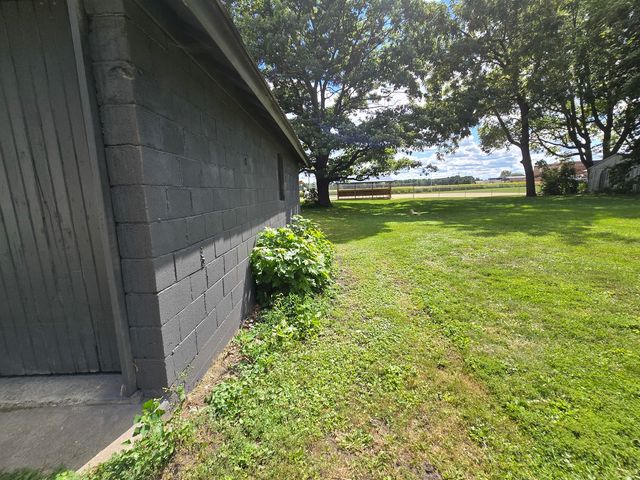 103 W Cherokee Avenue W, Shabbona, IL 60550