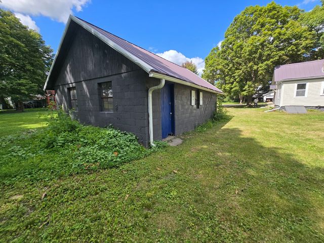 103 W Cherokee Avenue W, Shabbona, IL 60550