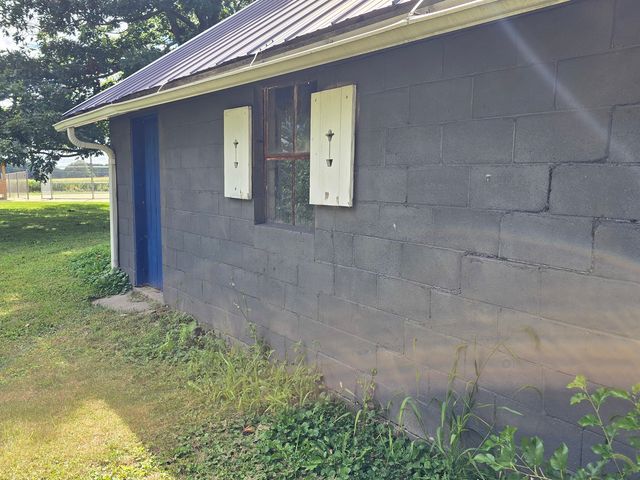 103 W Cherokee Avenue W, Shabbona, IL 60550