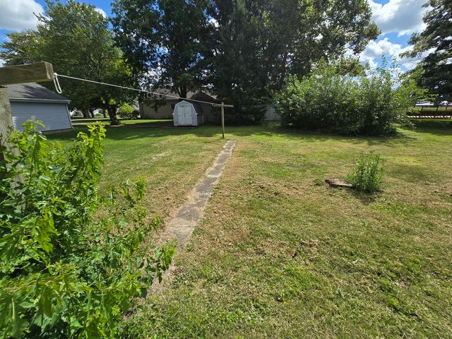 103 W Cherokee Avenue W, Shabbona, IL 60550