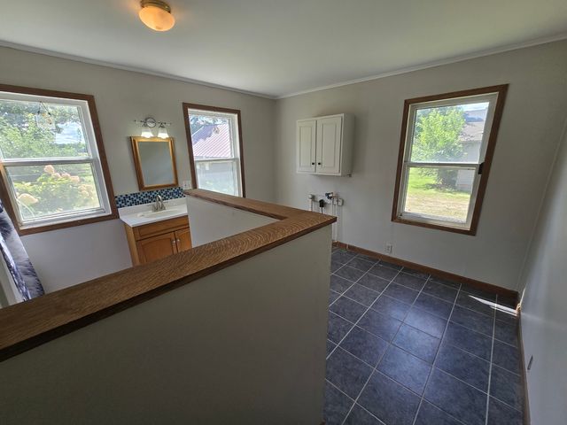 103 W Cherokee Avenue W, Shabbona, IL 60550