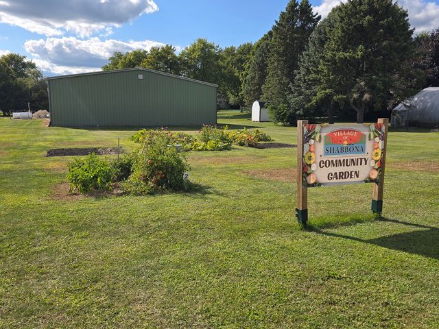 103 W Cherokee Avenue W, Shabbona, IL 60550