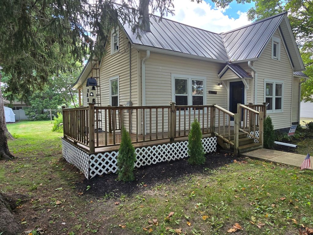 103 W Cherokee Avenue W, Shabbona, IL 60550