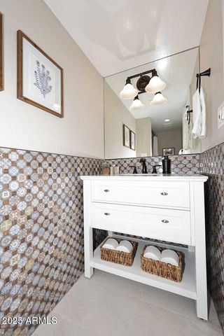 6249 N 78TH Street 13, Scottsdale, AZ 85250