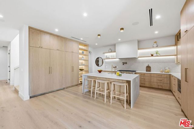 16643 Addison Street, Encino, CA 91436