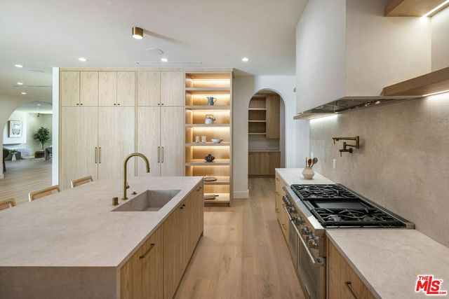 16643 Addison Street, Encino, CA 91436