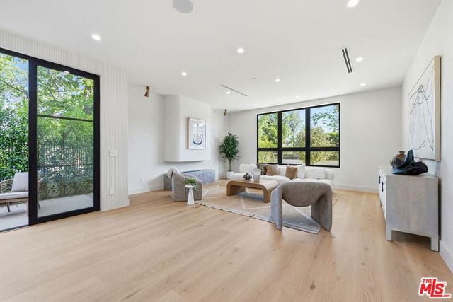 16643 Addison Street, Encino, CA 91436
