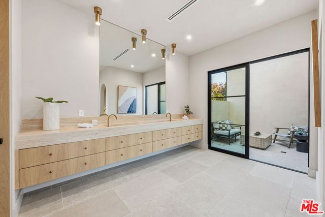 16643 Addison Street, Encino, CA 91436