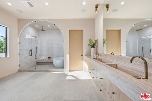 16643 Addison Street, Encino, CA 91436