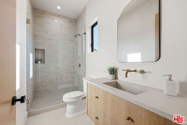 16643 Addison Street, Encino, CA 91436