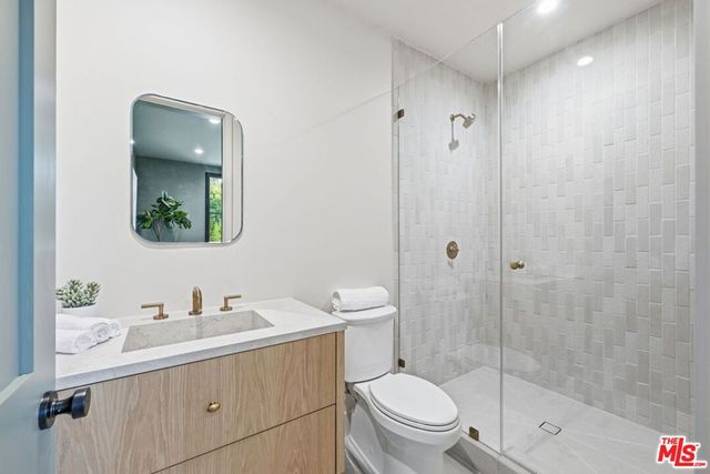 16643 Addison Street, Encino, CA 91436