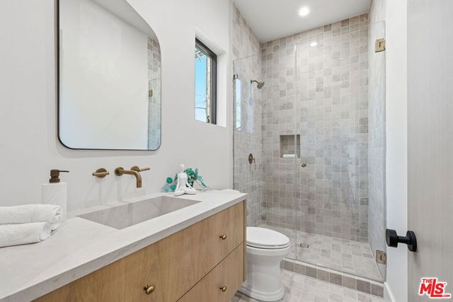 16643 Addison Street, Encino, CA 91436