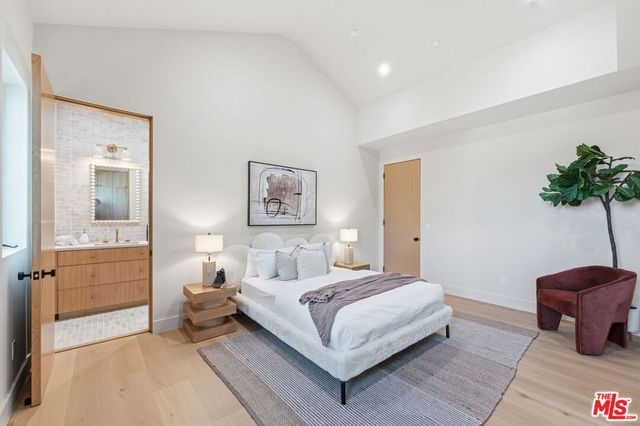 16643 Addison Street, Encino, CA 91436